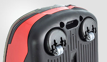 Передние ходовые ролики EasyDrive вращаются на 360 градусов и обеспечивают легкость передвижения пылесоса