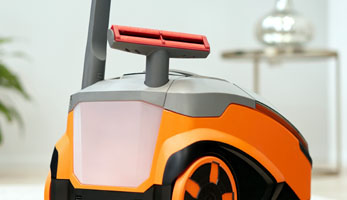 THOMAS Pet&Family Parquet Pro, удобные гнезда на корпусе пылесоса для насадки для мягкой мебели и щелевой насадки