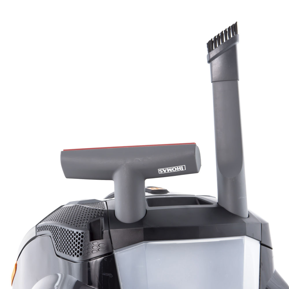 THOMAS DryBOX Amfibia Pet, щелевая насадка со щеткой-кисточкой и насадка для мягкой мебели вставлены ​​в гнезда на корпусе