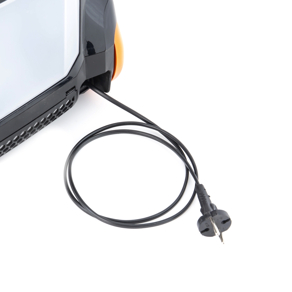 THOMAS DryBOX Amfibia Pet. Длинный сетевой шнур с вилкой, который обеспечивает большой радиус действия пылесоса