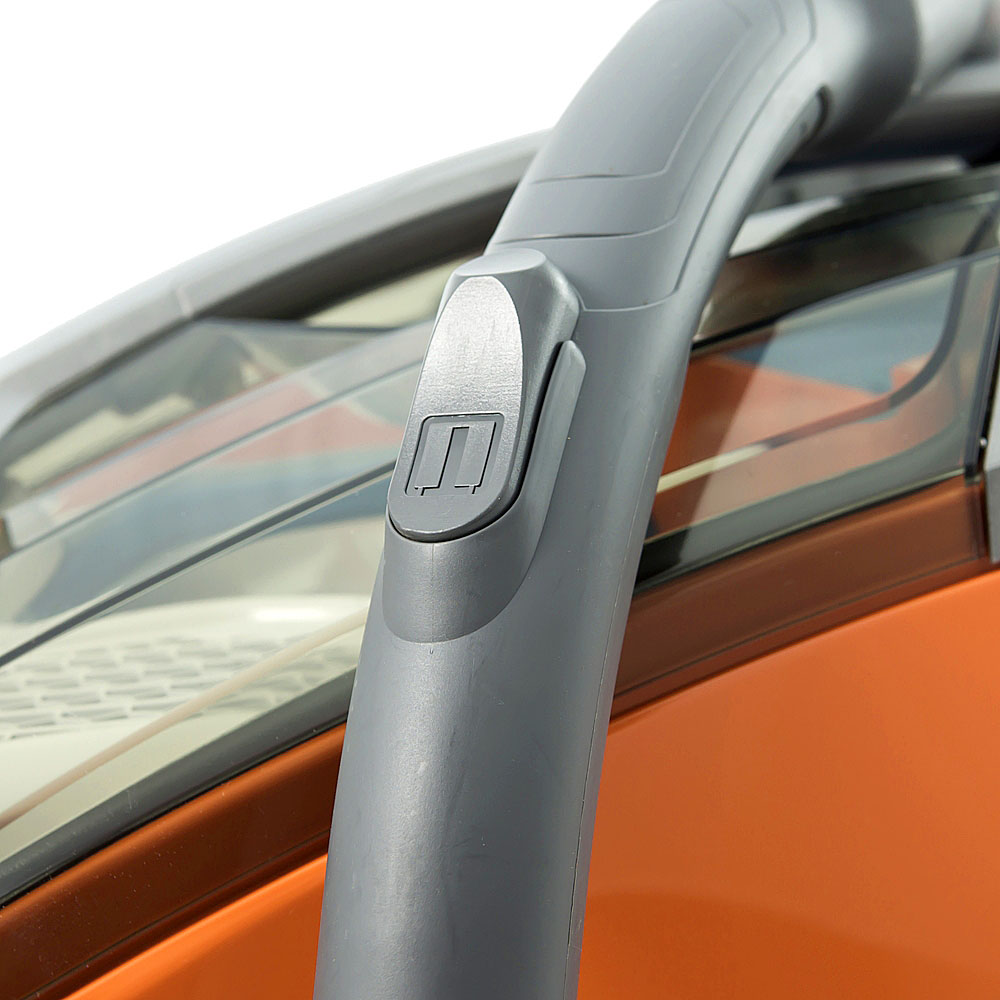 Пылесос THOMAS Pet&Family, механическая регулировка силы всасывания с помощью заслонки на шланге