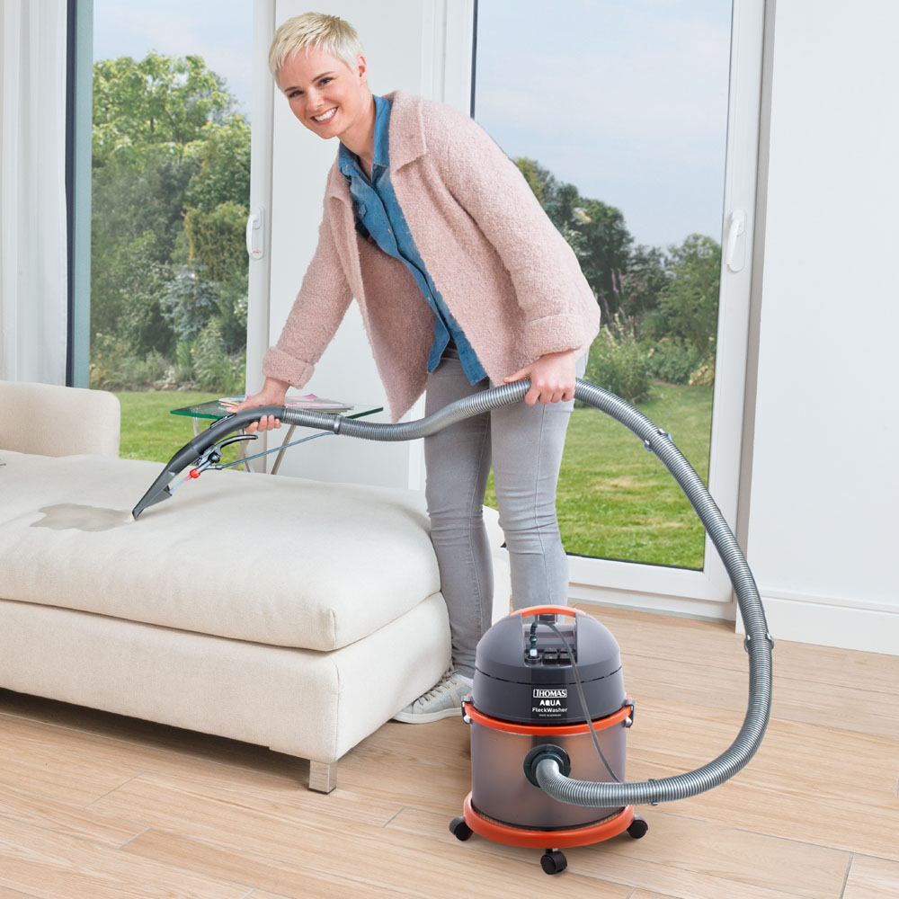 Моющий пылесос THOMAS Aqua Fleckwasher, тщательное мытье дивана моющей насадкой