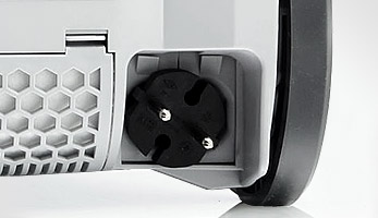 Длинный шнур обеспечивает большой радиус действия для удобной уборки и сматывается автоматически